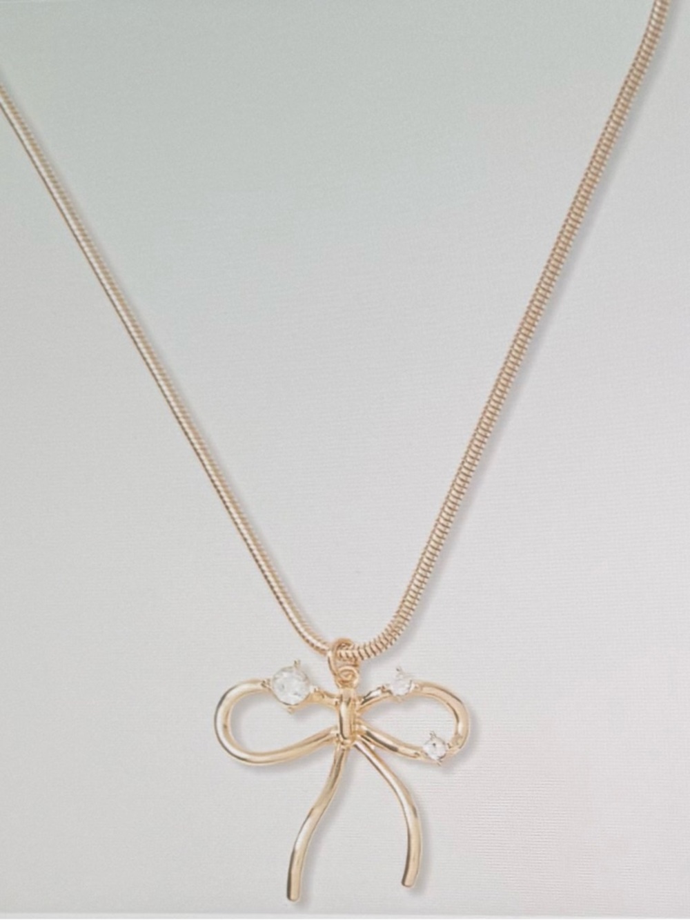 Lilly Pulitzer, NWT Elegant Gold Bow Pendant Necklace with Crystal Accents